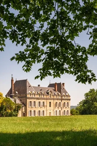 Gîte de groupe Château de Scalibert à Teyssode — Photo 1 de Château de Scalibert à Teyssode, capacité 21 personnes