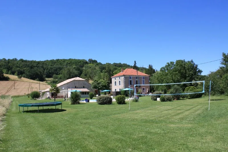 Gîte de groupe Gîtes Grand Pré à Roquecor — Photo 1 de Gîtes Grand Pré à Roquecor, capacité 23 personnes