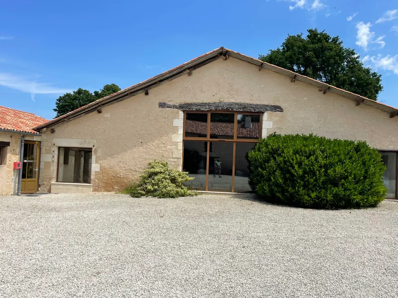 Gîte Domaine de Busseroux — gîte de groupe à Usson-du-Poitou