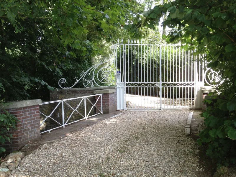 Gîte Château du Bois de la Lune — gîte de groupe à Angerville-la-Campagne