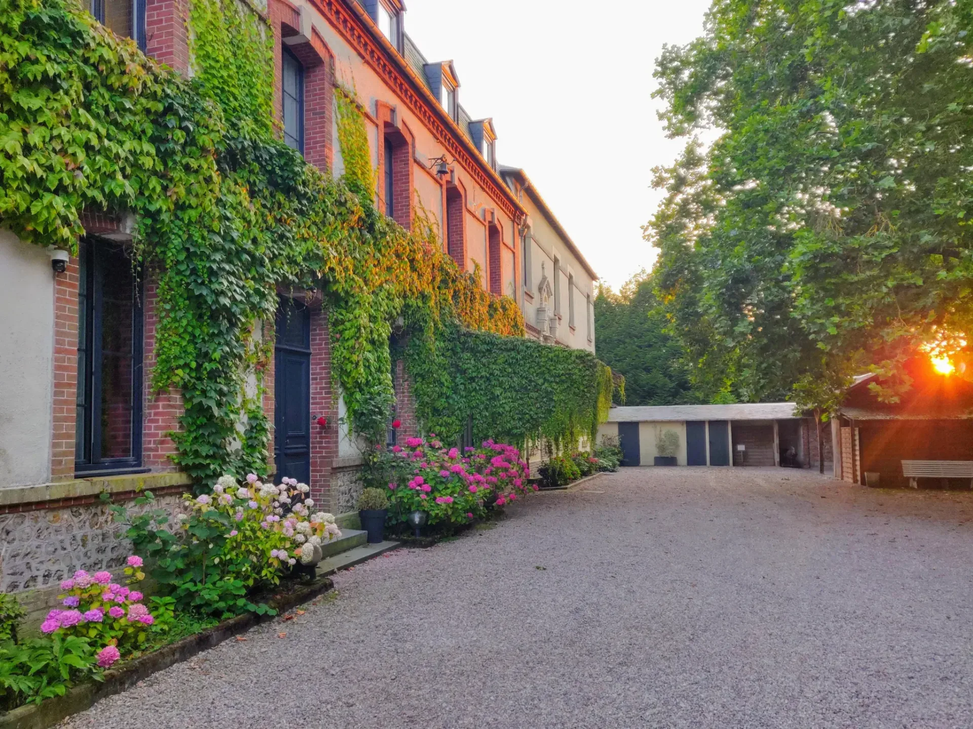 Gîte de groupe Le Pensionnat à Asnières — Le Pensionnat – Asnières, capacité 38 personnes