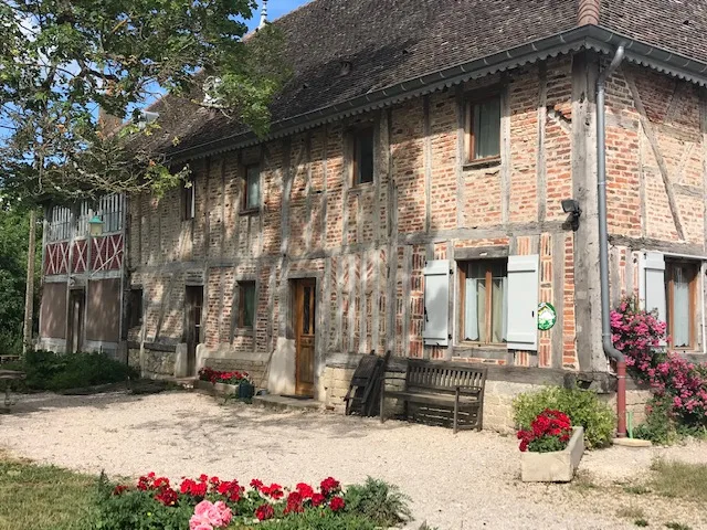 Gîte de groupe Gîtes de la Reure à La Chapelle-Saint-Sauveur — Photo 1 de Gîtes de la Reure à La Chapelle-Saint-Sauveur, capacité 18 personnes