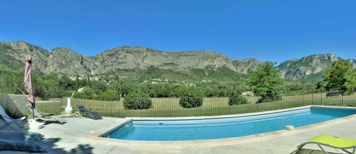 Gîte de groupe Mas de Pierre à Moustiers-Sainte-Marie — Photo 1 de Mas de Pierre à Moustiers-Sainte-Marie, capacité 19 personnes
