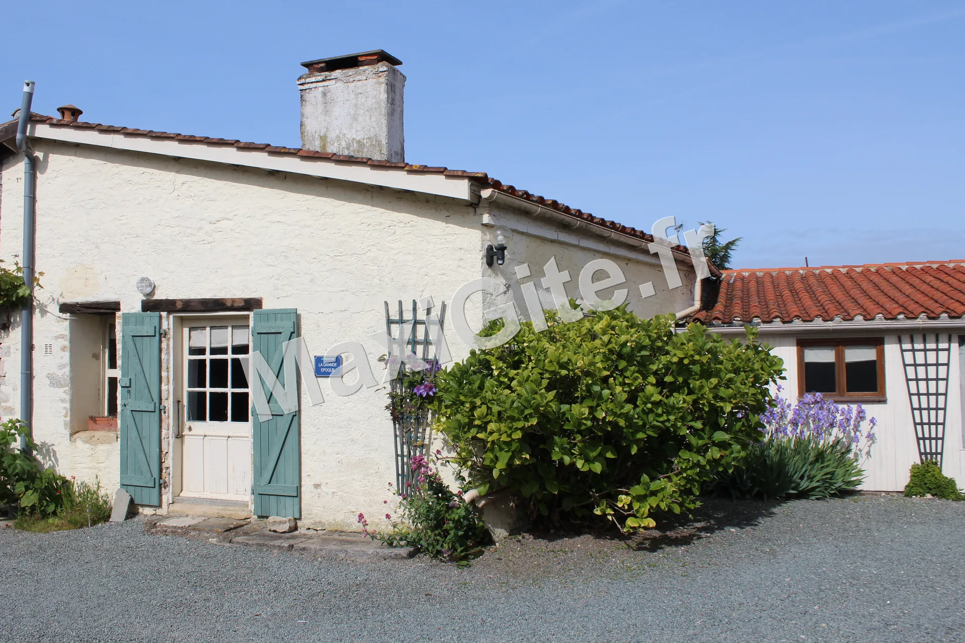 Gîte de groupe Gîtes Bellevue à Puyravault — Photo 1 de Gîtes Bellevue à Puyravault, capacité 28 personnes