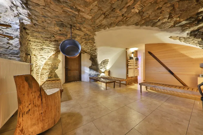 La cave voûtée en pierre naturelle de l'époque-La Villa des 3 Sommets – Sondernach