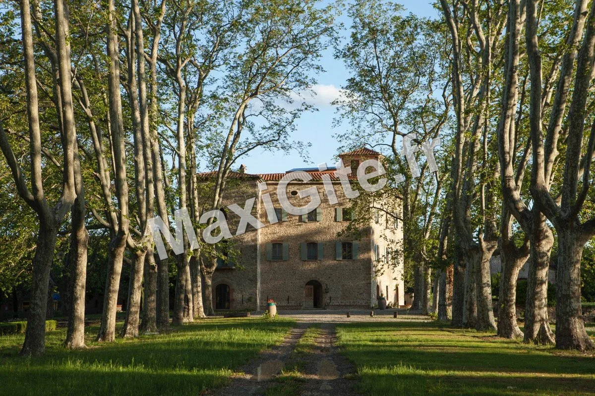 Gîte de groupe Château de Villeclare à Palau-del-Vidre — Photo 1 de Château de Villeclare à Palau-del-Vidre, capacité 25 personnes